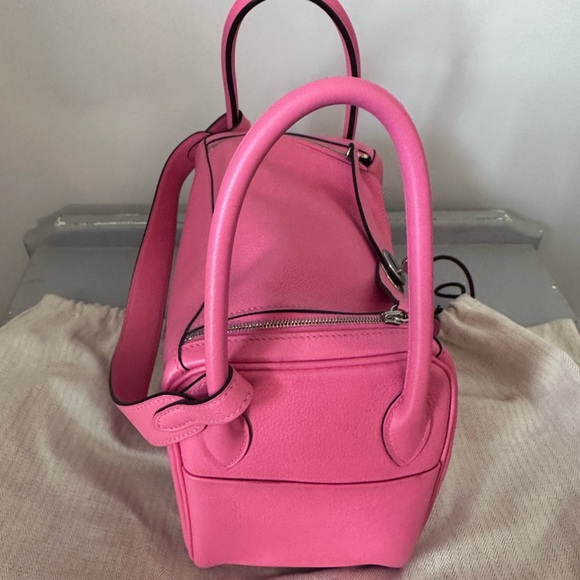 Hermes Lindy 26cm in rose azalee color, evercolor leather w. palladium (silver) - Picture 4 of 10